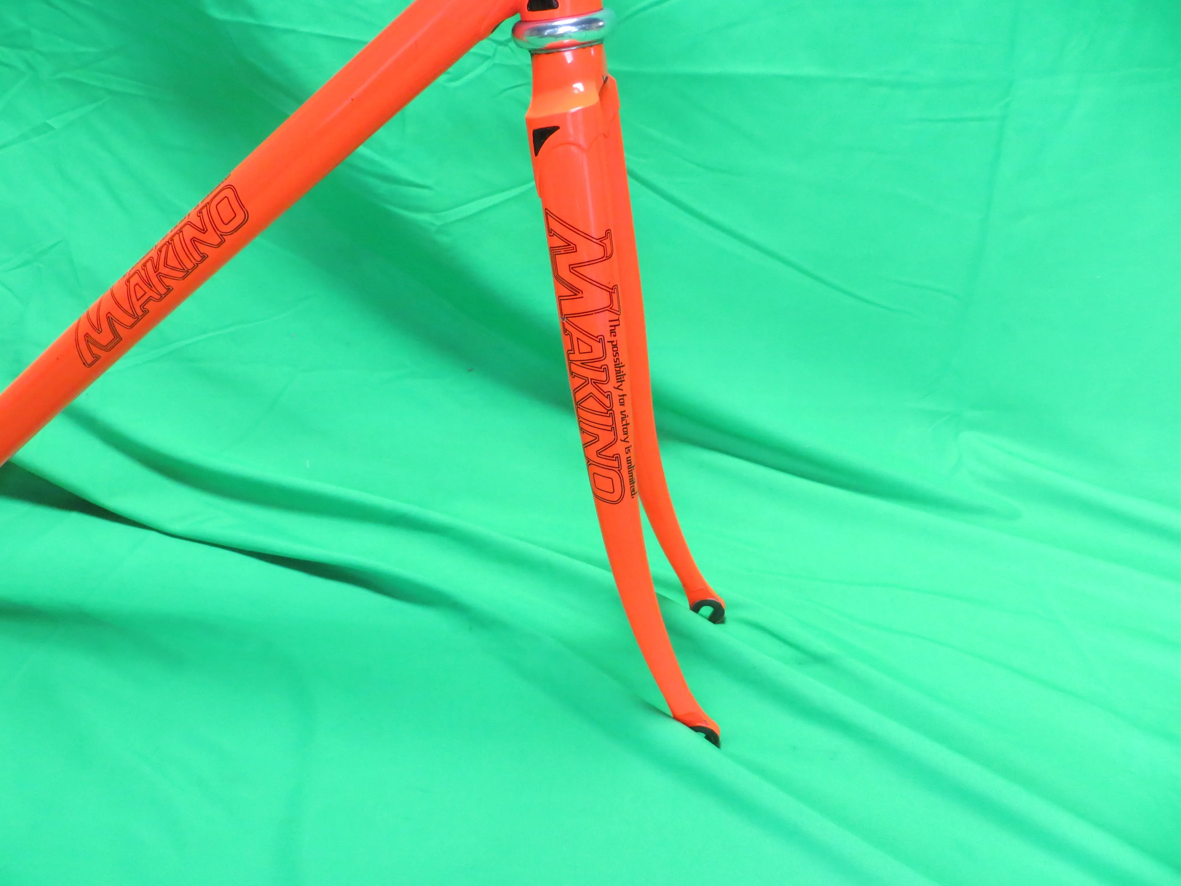 Makino // Neon Orange // 49.5cm