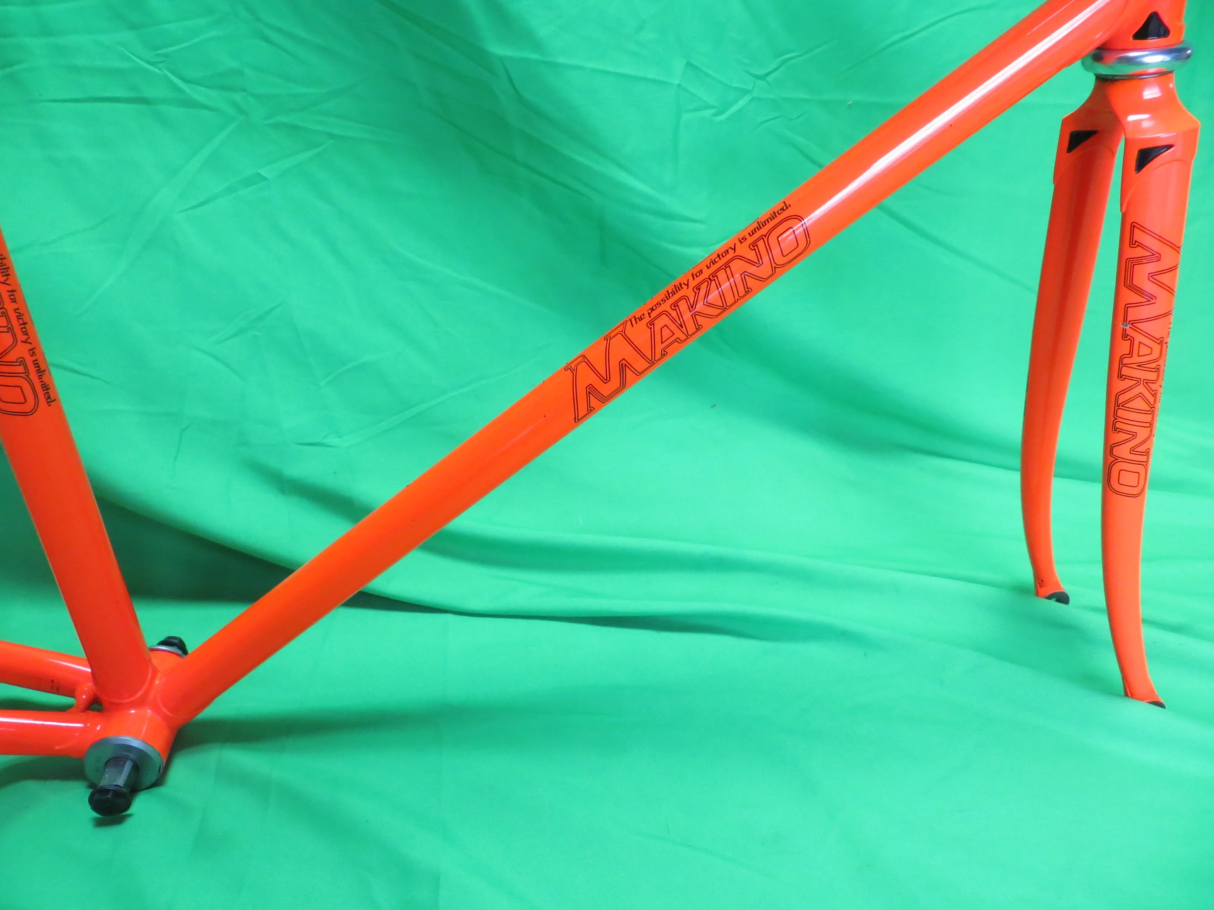 Makino // Neon Orange // 49.5cm