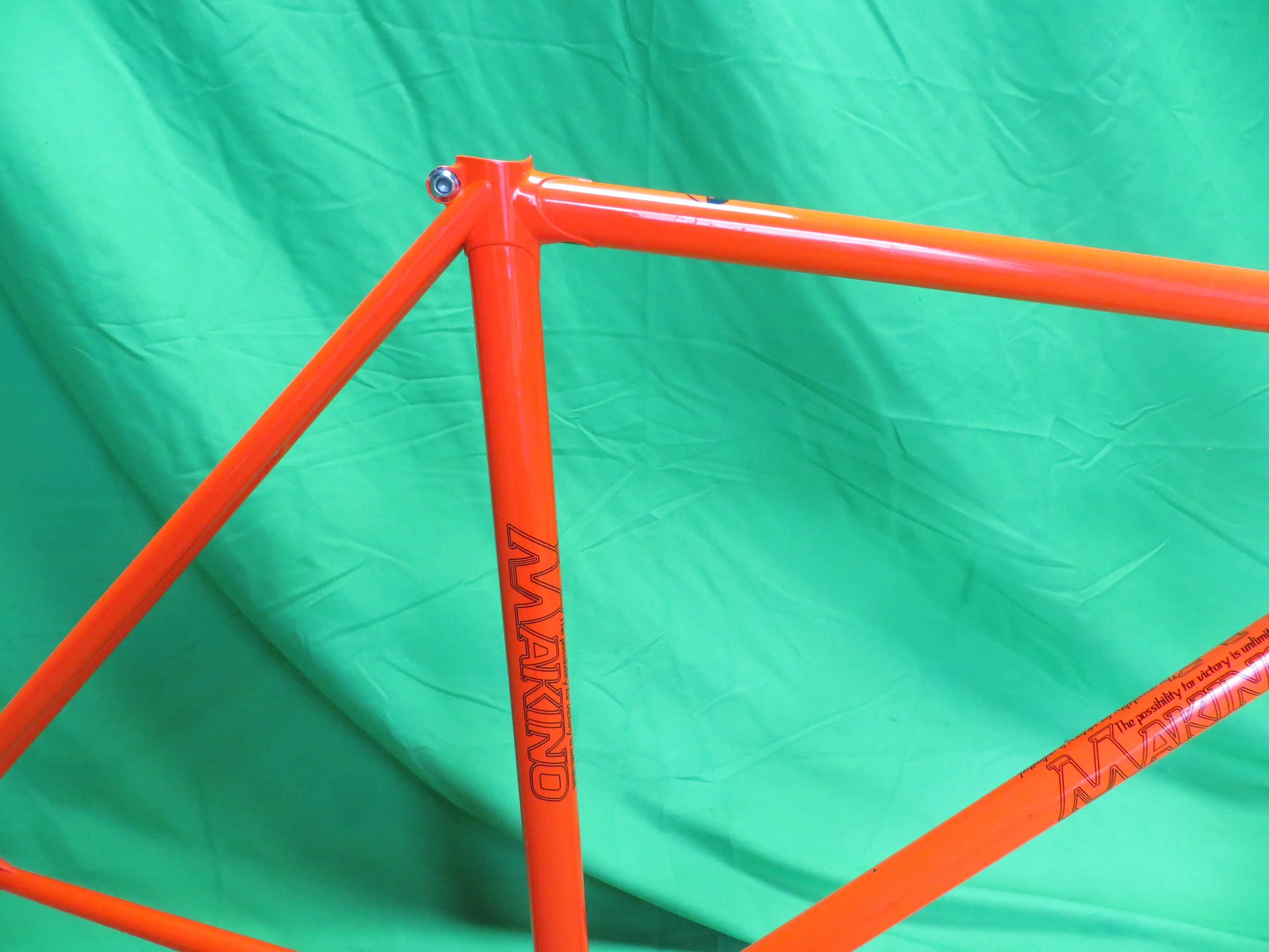 Makino // Neon Orange // 49.5cm